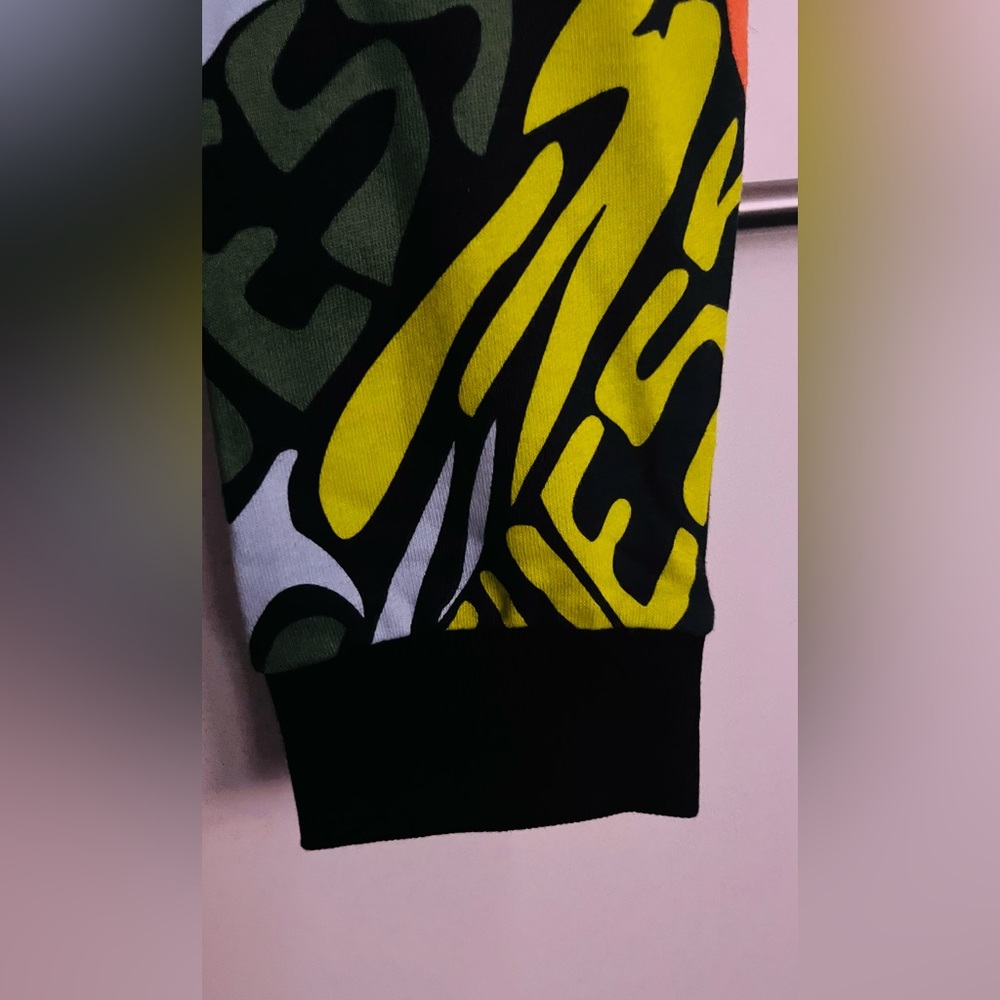 GUESS Vibrant Graphic Long Sleeve Tee - Picture 5 of 6